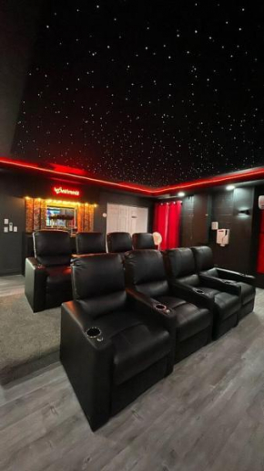 Fantastic Family Vacation Home with Movie Room and Hot FREE Movie Welcome pack